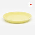 Bild in Galerie-Betrachter laden, Gelber Katzenteller aus Porzellan in Größe 20 cm – Ansicht von schräg oben (Faded Linden Yellow)