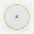 Load image into Gallery viewer, Rückseite gelber Katzenteller aus Porzellan in Größe 22 cm mit Füßen und Bodenmarke – Ansicht von oben (Faded Linden Yellow)