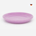 Bild in Galerie-Betrachter laden, Katzenteller pink aus Porzellan in Größe 20 cm – Ansicht von schräg oben (Berry Shake)