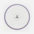 Load image into Gallery viewer, Rückseite Katzenteller violett aus Porzellan in Größe 22 cm mit Füßen und Bodenmarke – Ansicht von oben (Easter Egg)