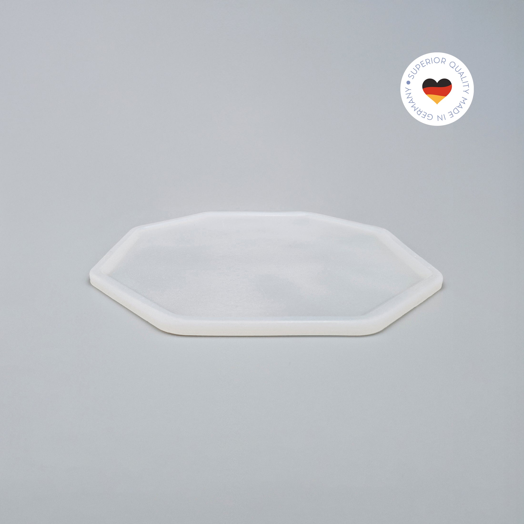 8-eckige farblose Silikonunterlage für Katzengeschirr, Länge 30,5 cm und Breite 30,5 cm – Ansicht von schräg oben