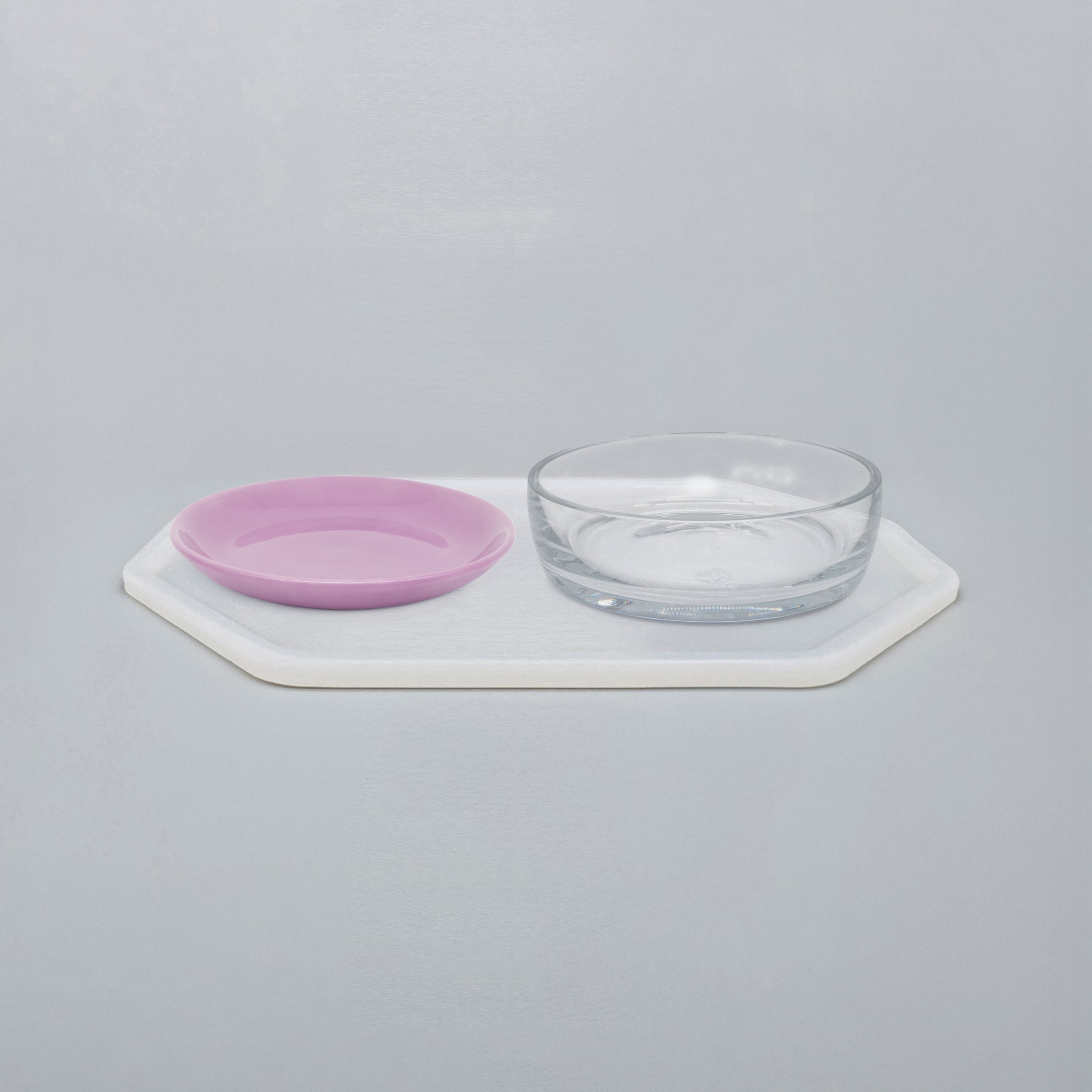 Silikonunterlage mit Katzenteller und Trinkschale für Katzen, Länge 45 cm und Breite 24,5 cm – Ansicht von schräg oben