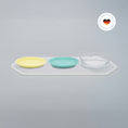 Bild in Galerie-Betrachter laden, 3er Essgeschirr-Set für Katzen – 1 Unterlage, 2 Katzenteller und 1 Trinkschale in Größe 20 cm – Ansicht von schräg oben (200)
