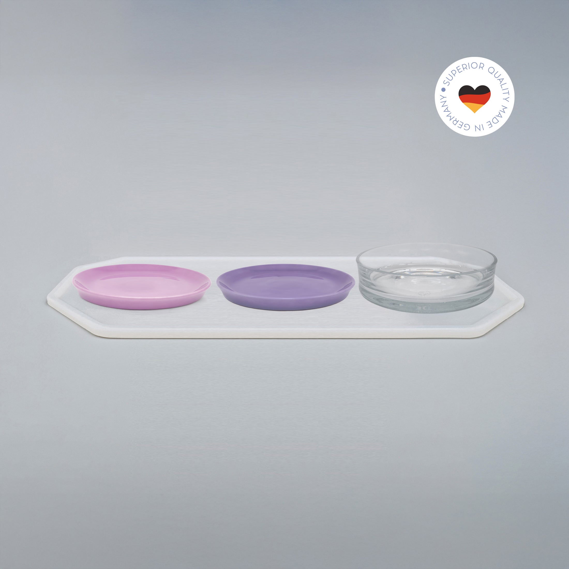 3er Essgeschirr-Set für Katzen – 1 Unterlage, 2 Katzenteller und 1 Trinkschale in Größe 22 cm – Ansicht von schräg oben (220)