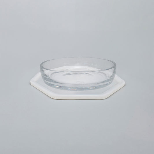 Set-Bestandteile: Trinkschale für Katzen aus farblosem Kristallglas in Größe 18 cm auf farbloser Silikon-Unterlage (180)