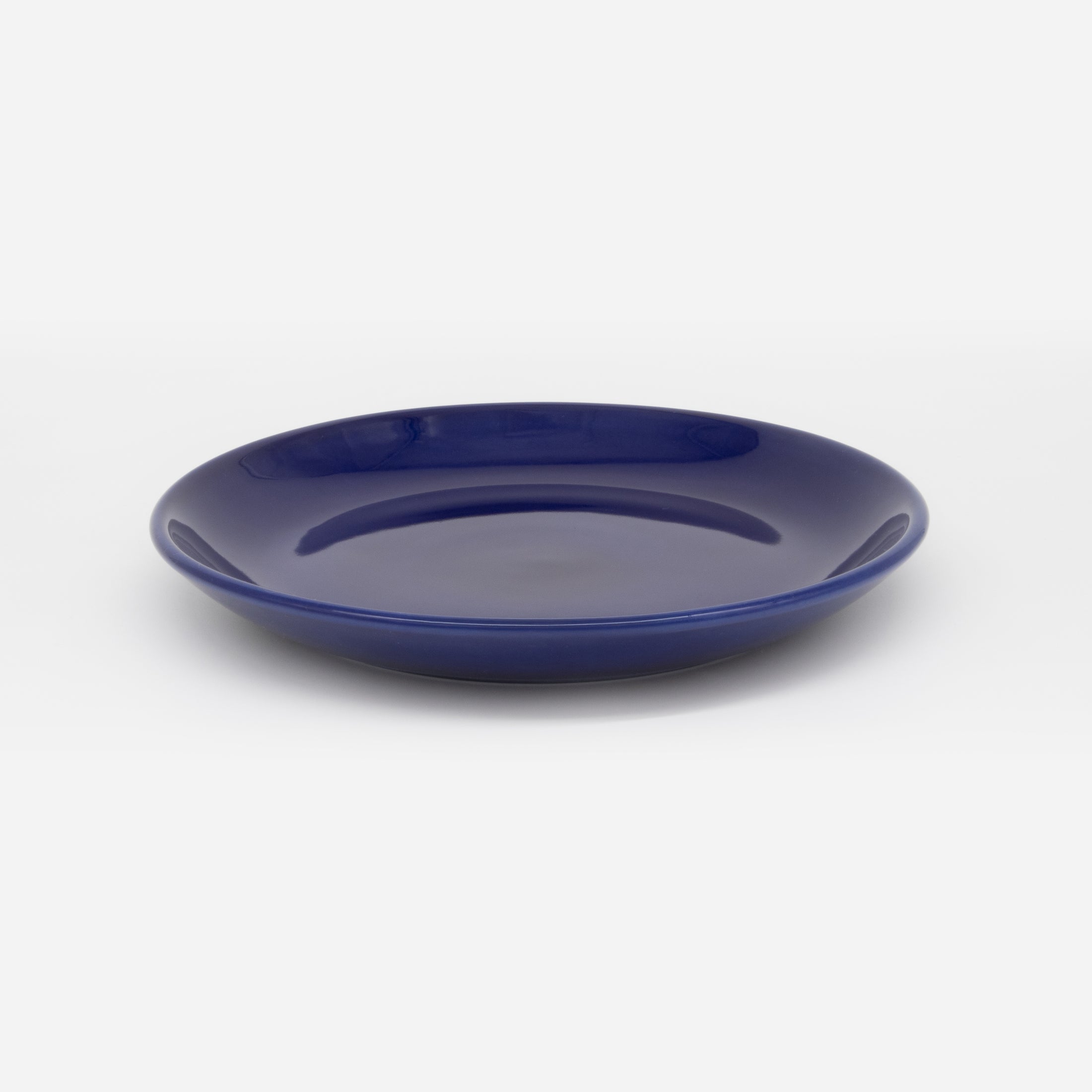 Set-Bestandteil: dunkelblauer Katzenteller aus Porzellan in Größe 18 cm – Ansicht von schräg oben (180)