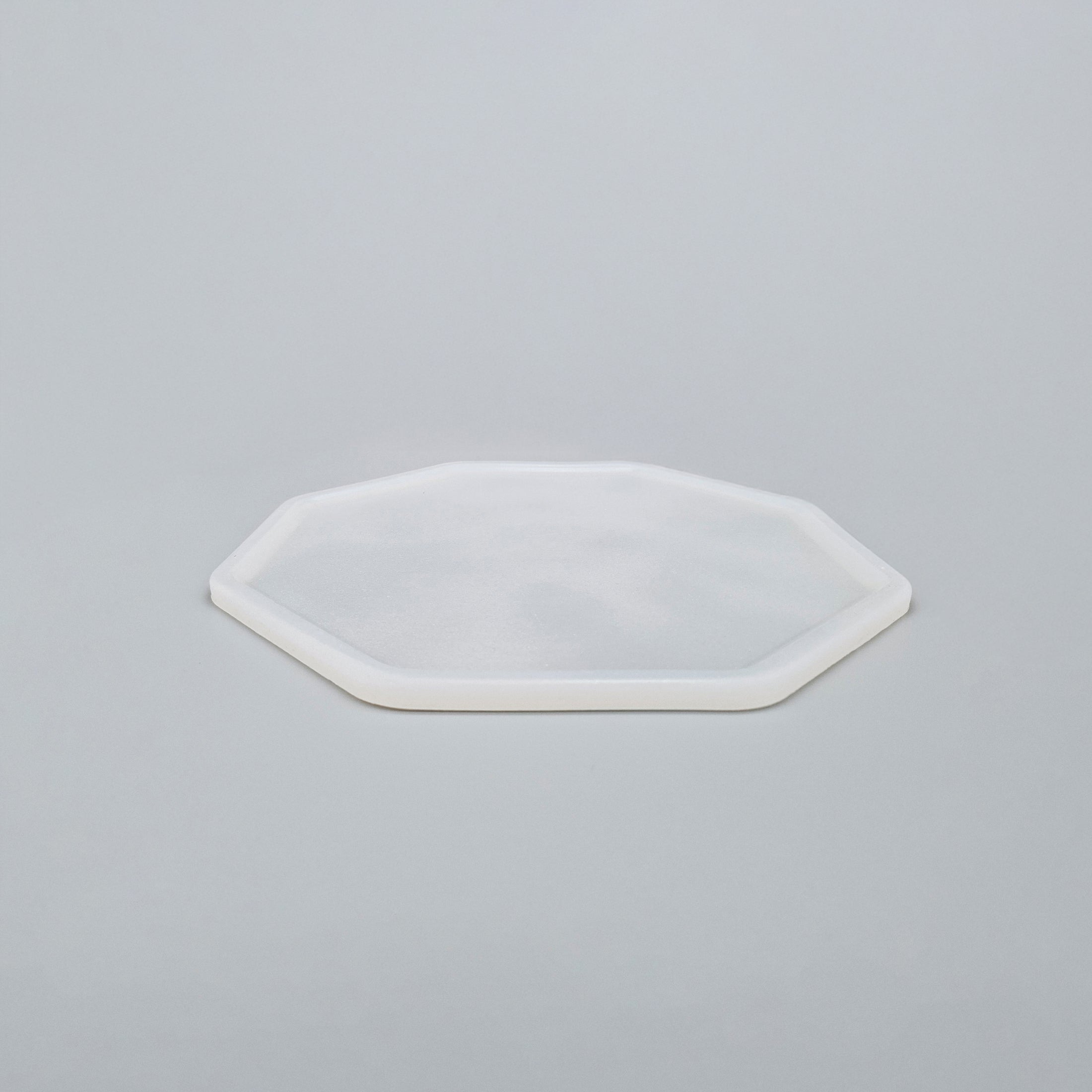 Set-Bestandteil: farblose 1er Silikonunterlage für Katzengeschirr in Größe 20 cm – Ansicht von schräg oben (200)