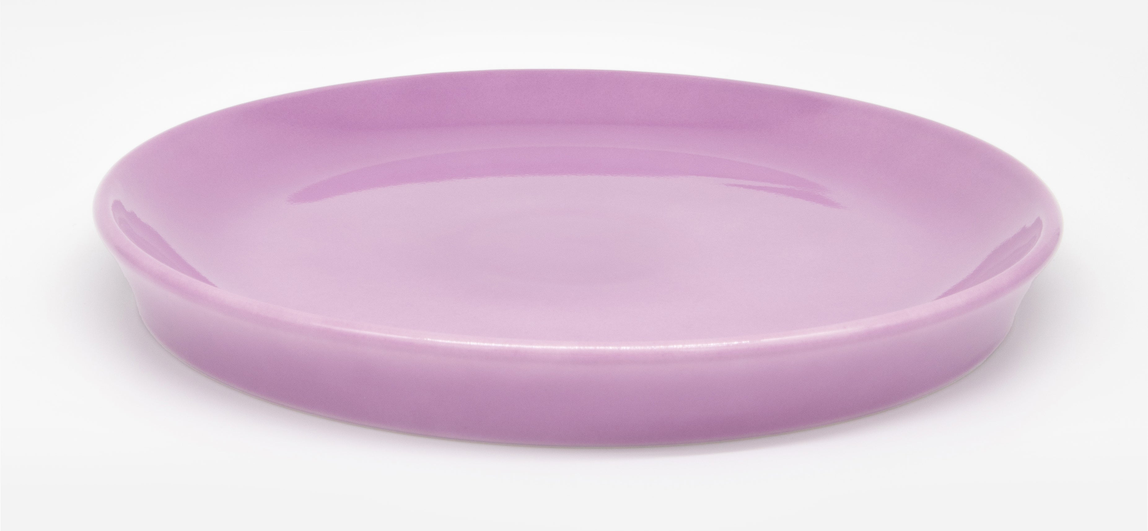 Close-up of pink porcelain cat plate, size 22 cm – view from above at an angle