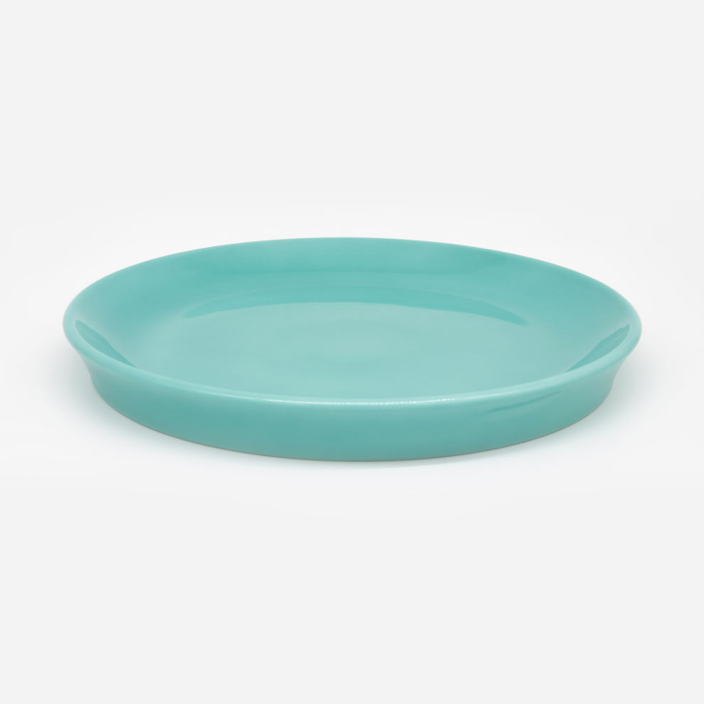 Turquoise porcelain cat plate, size 22 cm – diagonally from above view