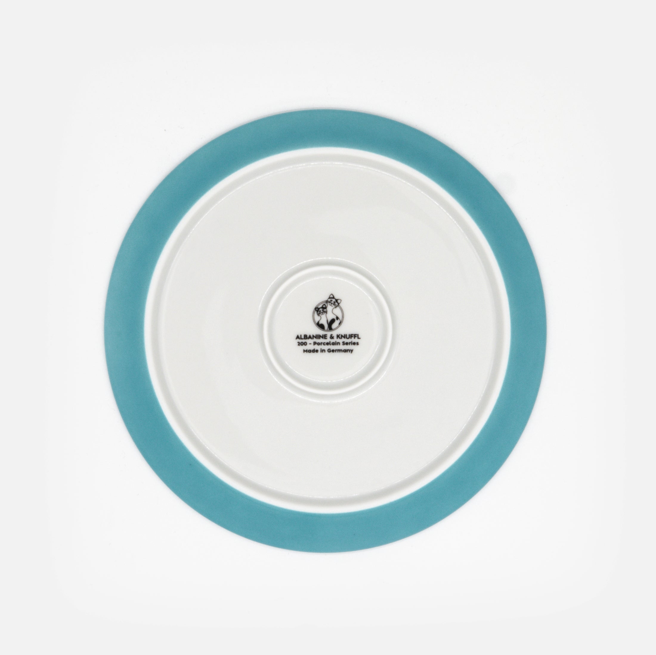 Rückseite blauer Katzenteller aus Porzellan in Größe 20 cm mit Füßen und Bodenmarke – Ansicht von oben (Mountain Lake)