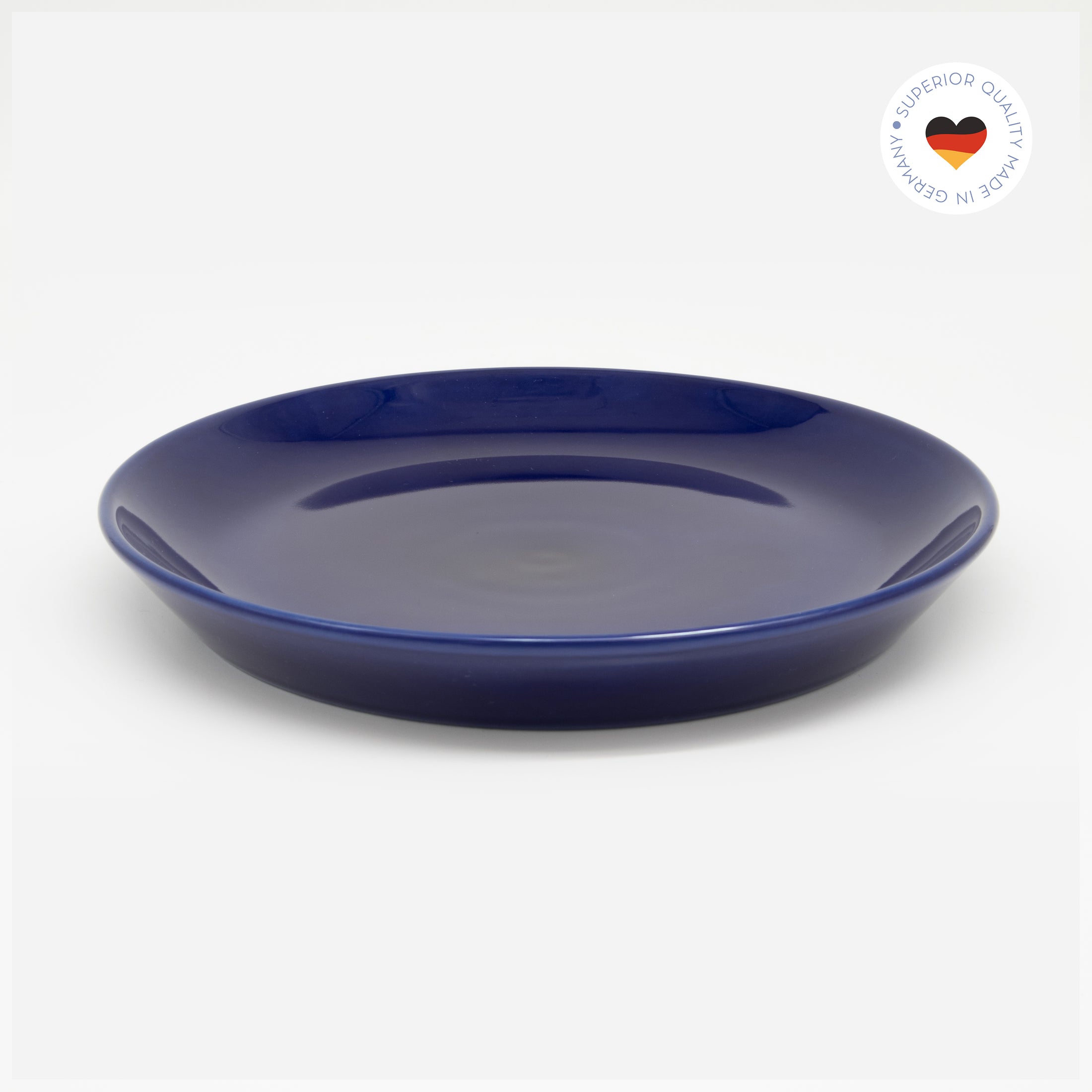 Dunkelblauer Katzenteller aus Porzellan in Größe 20 cm – Ansicht von schräg oben (Moonlit Atlantic)