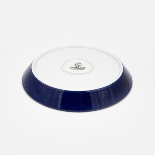 Rückseite dunkelblauer Katzenteller aus Porzellan in Größe 20 cm mit Füßen – Ansicht von schräg oben (Moonlit Atlantic)