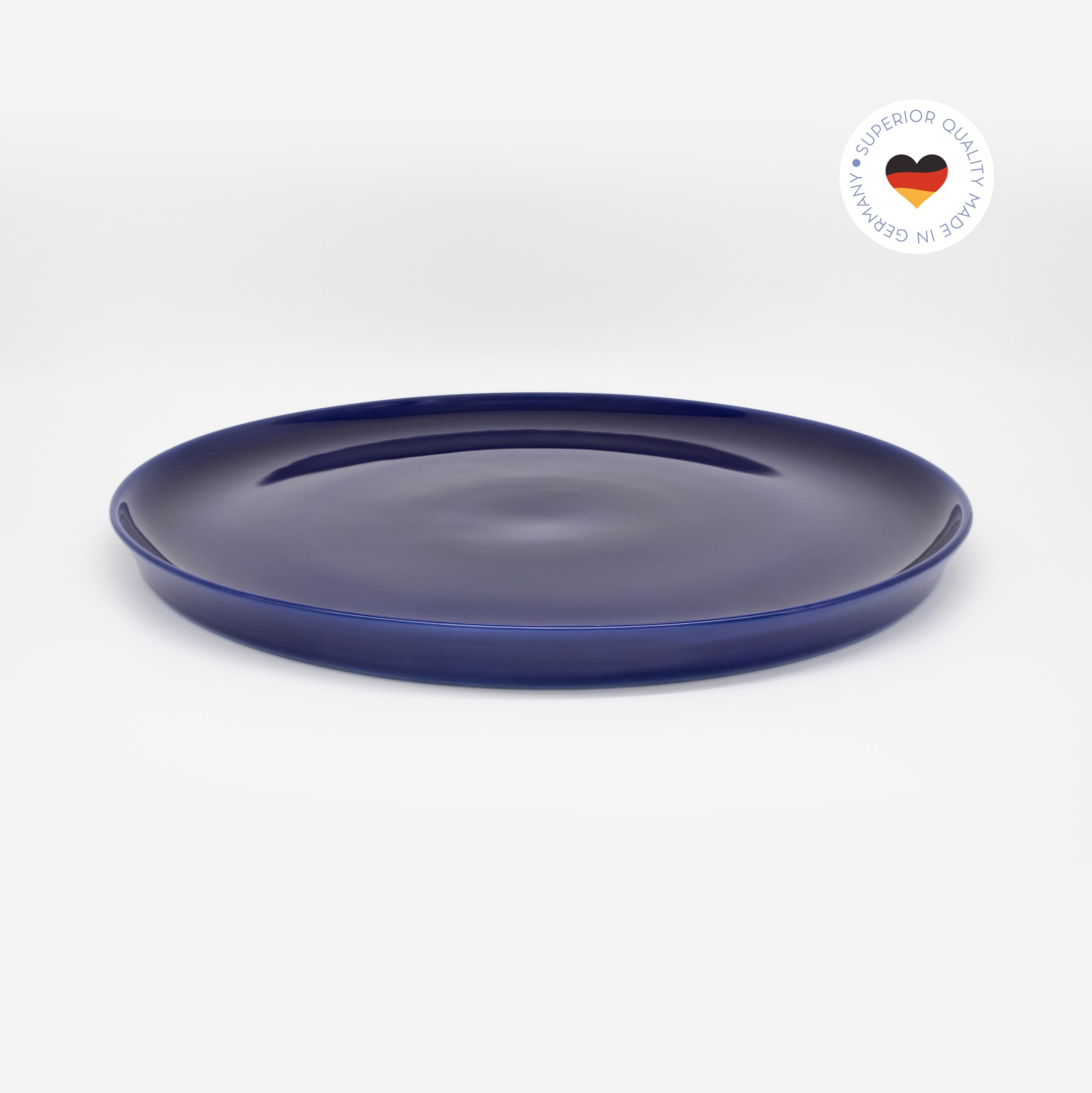 Dunkelblauer Katzenteller aus Porzellan in Größe 42 cm – Ansicht von schräg oben (Moonlit Atlantic)