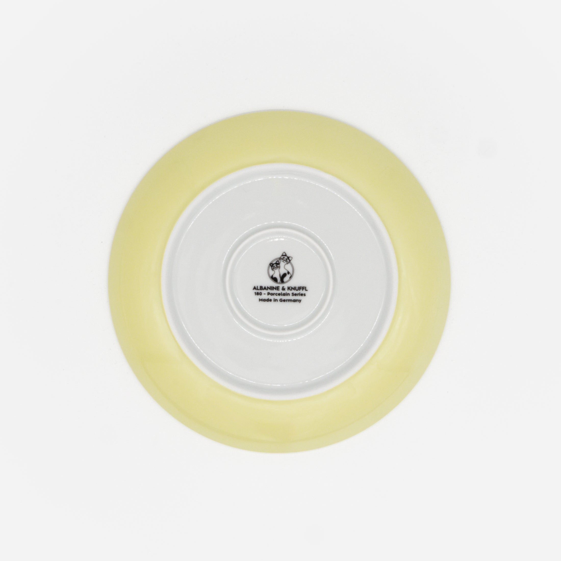 Rückseite gelber Katzenteller aus Porzellan in Größe 18 cm mit Füßen und Bodenmarke – Ansicht von oben (Faded Linden Yellow)