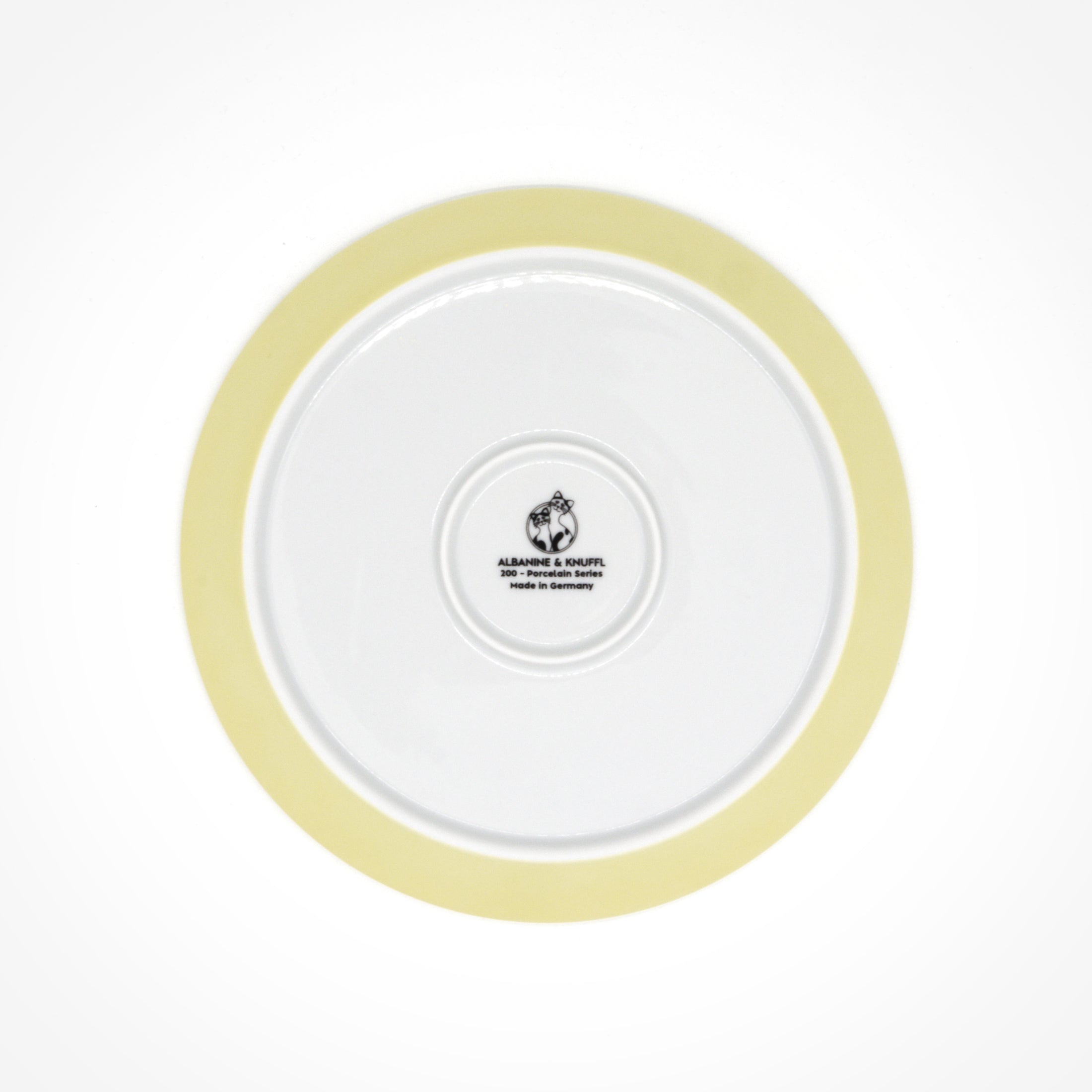 Rückseite gelber Katzenteller aus Porzellan in Größe 20 cm mit Füßen und Bodenmarke – Ansicht von oben (Faded Linden Yellow)