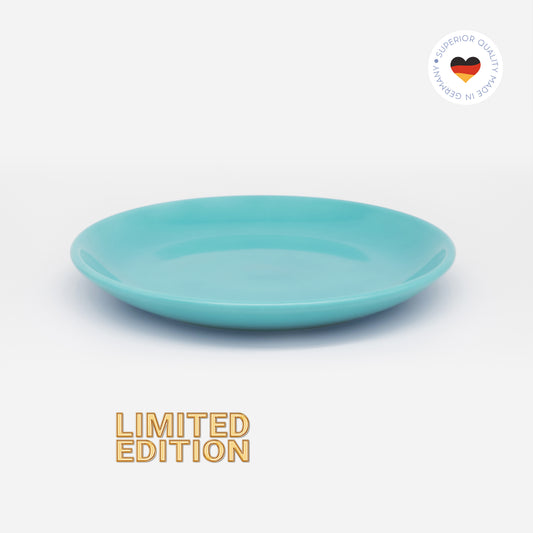 Hellblauer Katzenteller aus Porzellan in Größe 18 cm – Ansicht von schräg oben