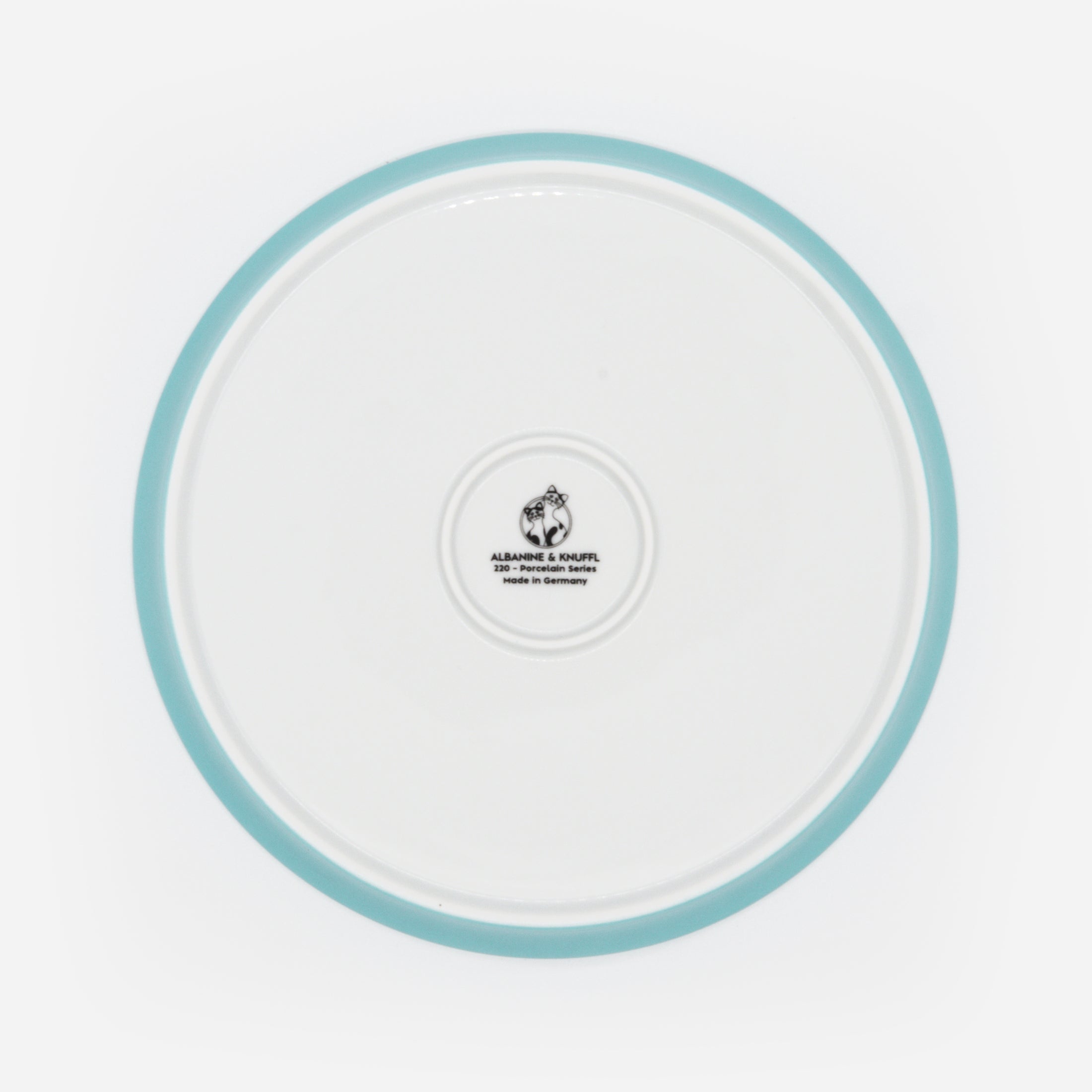 Rückseite hellblauer Katzenteller aus Porzellan in Größe 22 cm mit Füßen und Bodenmarke – Ansicht von oben