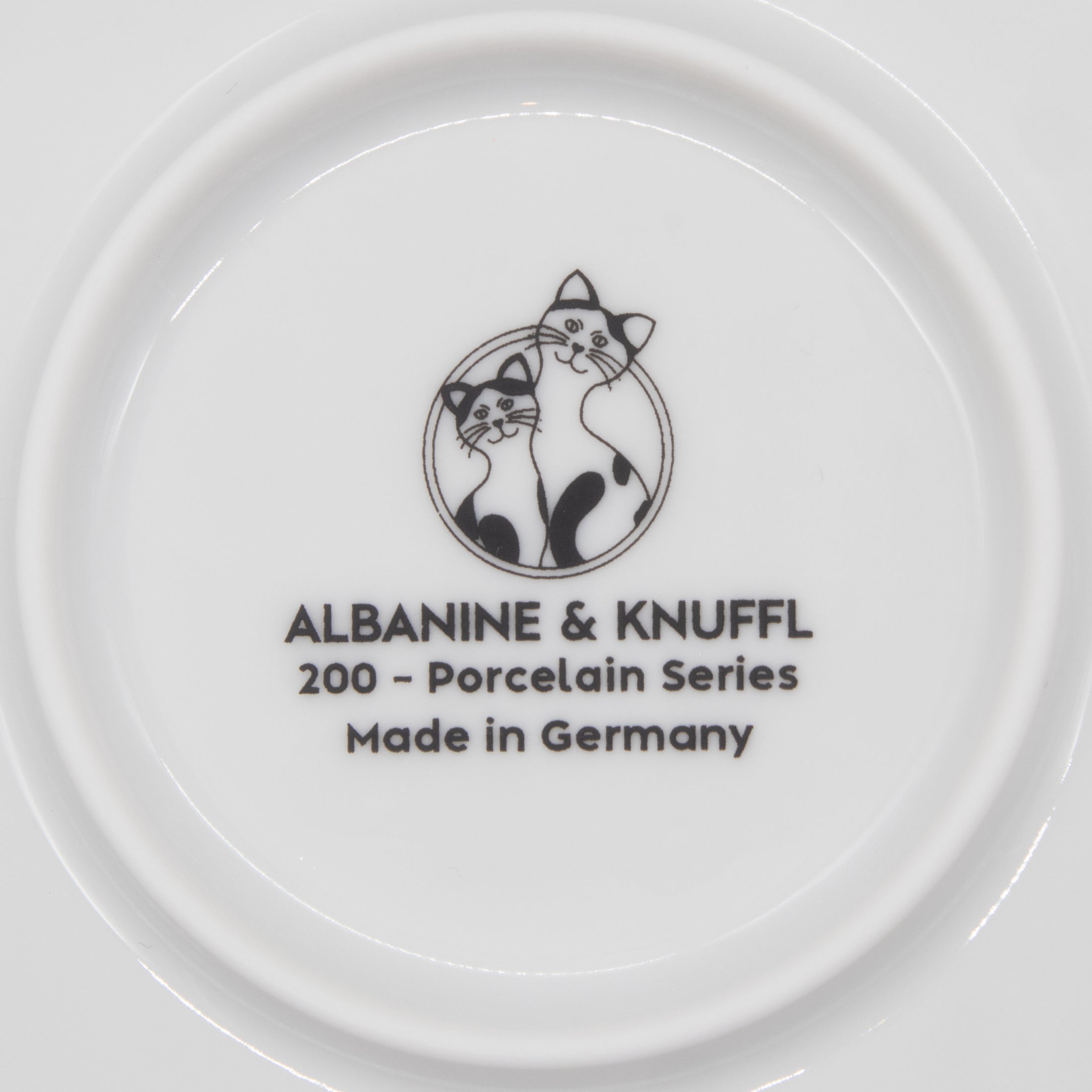 Nahaufnahme Bodenmarke auf Rückseite Katzenteller pink aus Porzellan in Größe 20 cm (Berry Shake)