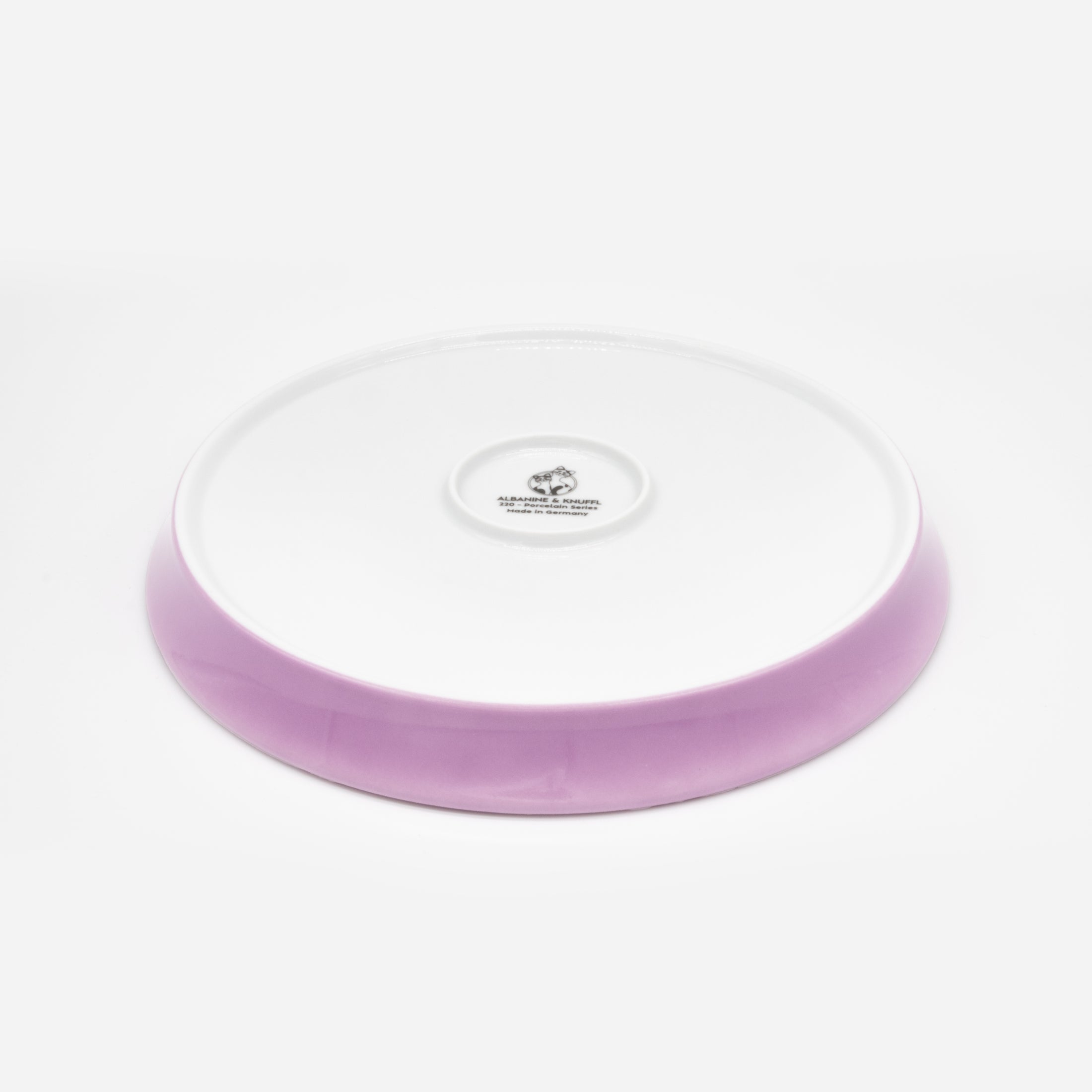 Rückseite Katzenteller pink aus Porzellan in Größe 22 cm mit Füßen – Ansicht von schräg oben (Berry Shake)