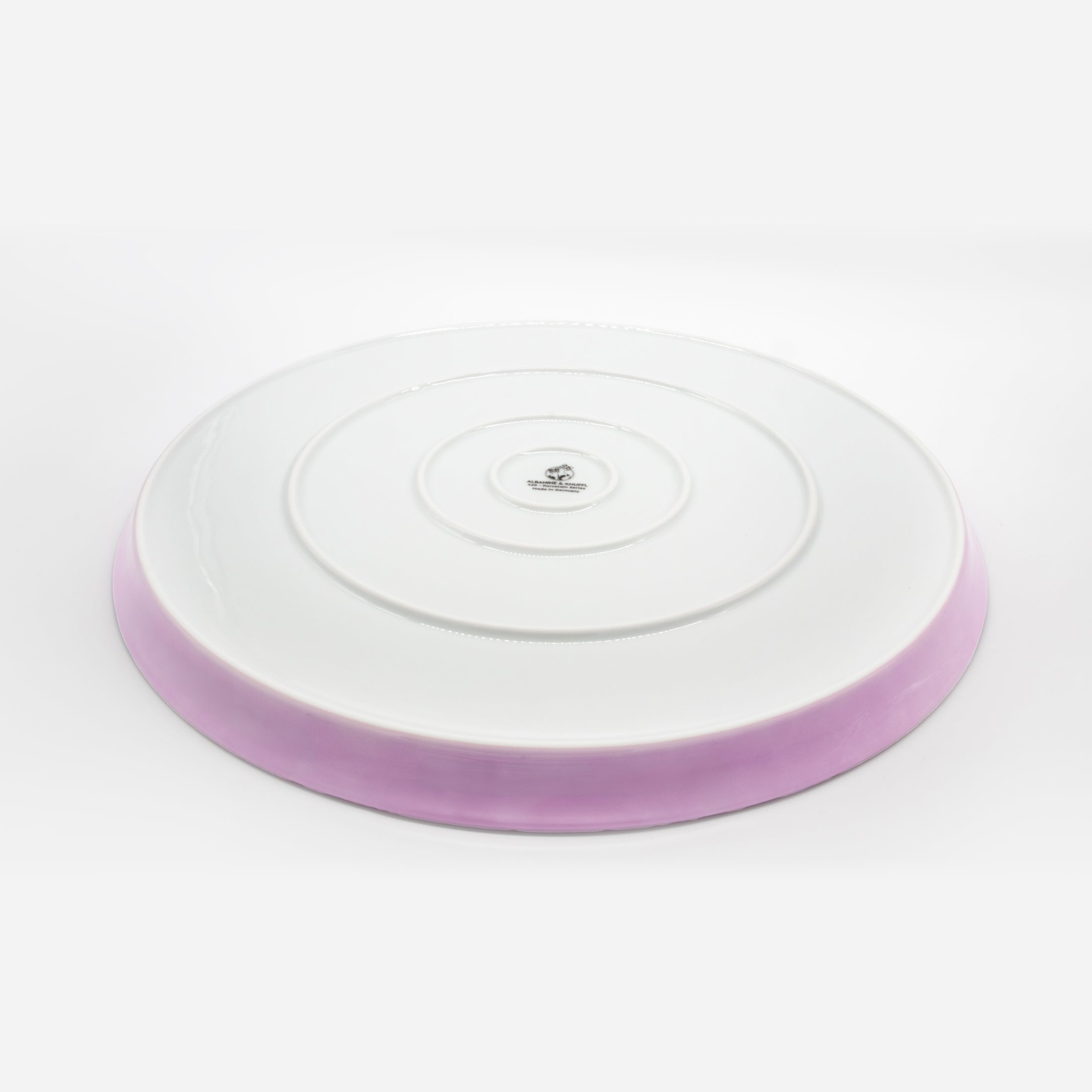 Rückseite Katzenteller pink aus Porzellan in Größe 42 cm mit Füßen – Ansicht von schräg oben (Berry Shake)