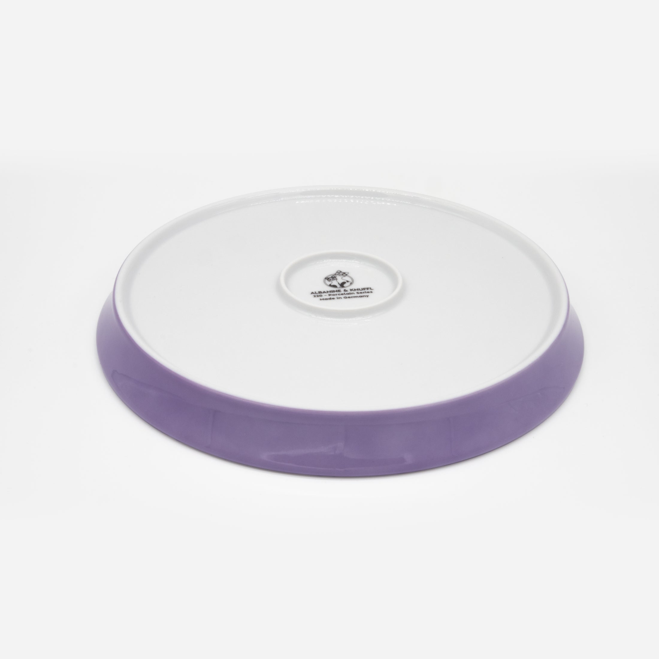 Rückseite Katzenteller violett aus Porzellan in Größe 22 cm mit Füßen – Ansicht von schräg oben (Easter Egg)