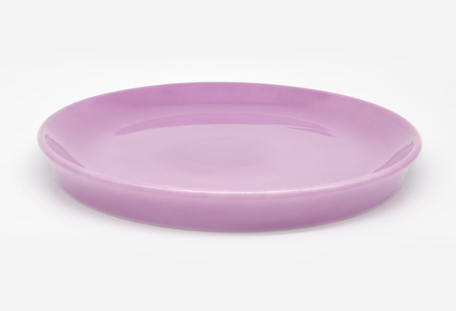 Nahaufnahme pinker Katzenteller von Albanine & Knuffl aus Porzellan in Größe 22 cm – Ansicht von schräg oben